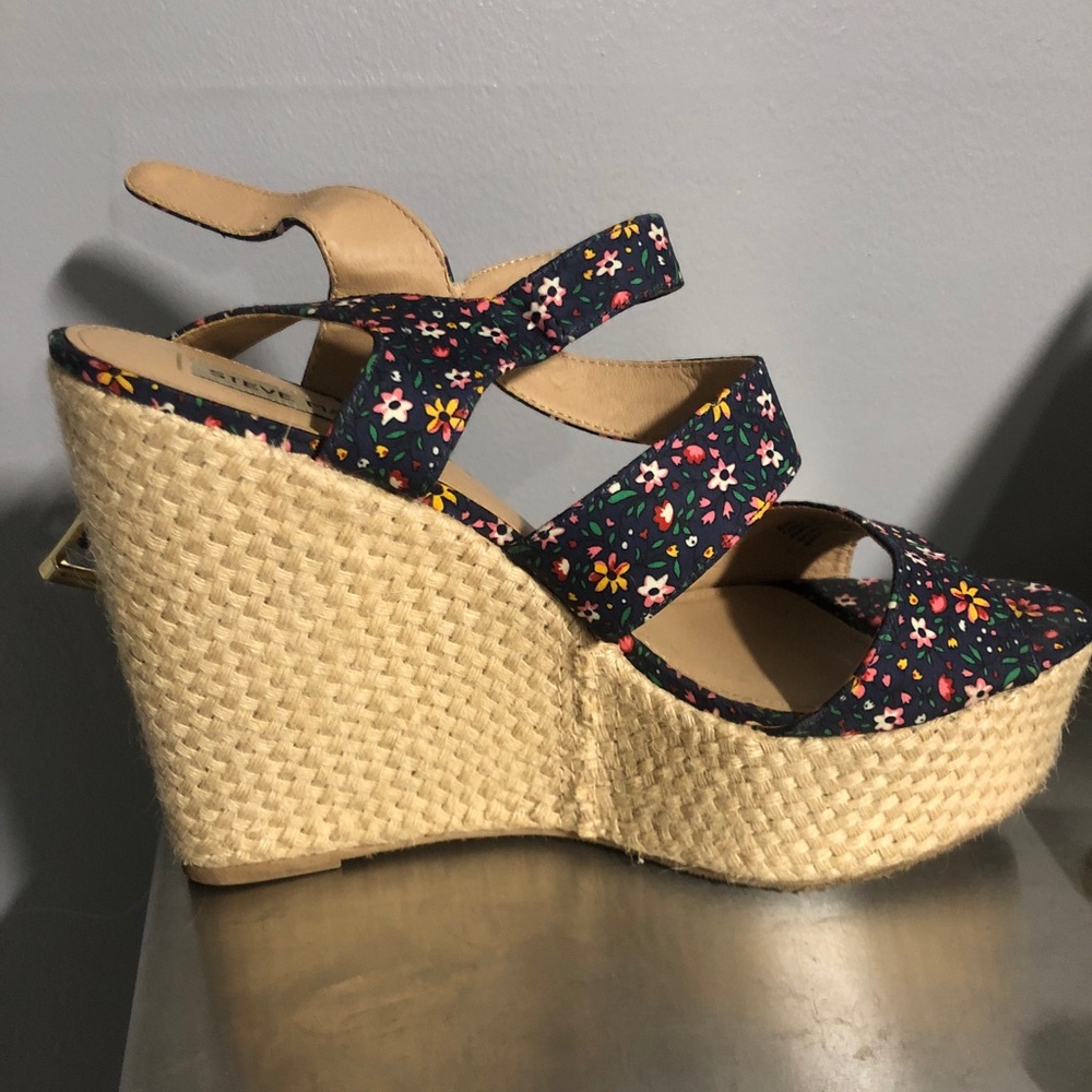 Steve Madden Wedges size 9